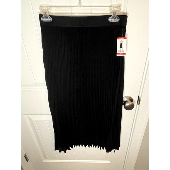 NWT Vince Camuto Black Pleated Skirt Size XS - Picture 1 of 3